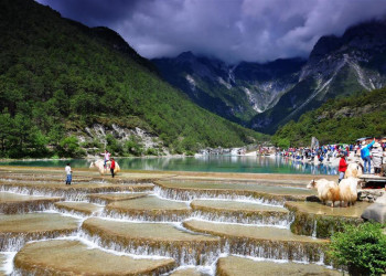 Добираться до Долины Голубой Луны нужно из города Лицзян – фотографии Китая