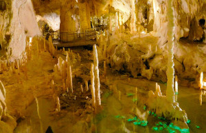 Пещеры Фрасасси (Frasassi Caves) в итальянском регионе Марке – фотографии Италии