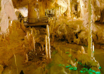 Пещеры Фрасасси (Frasassi Caves) в итальянском регионе Марке – фотографии Италии