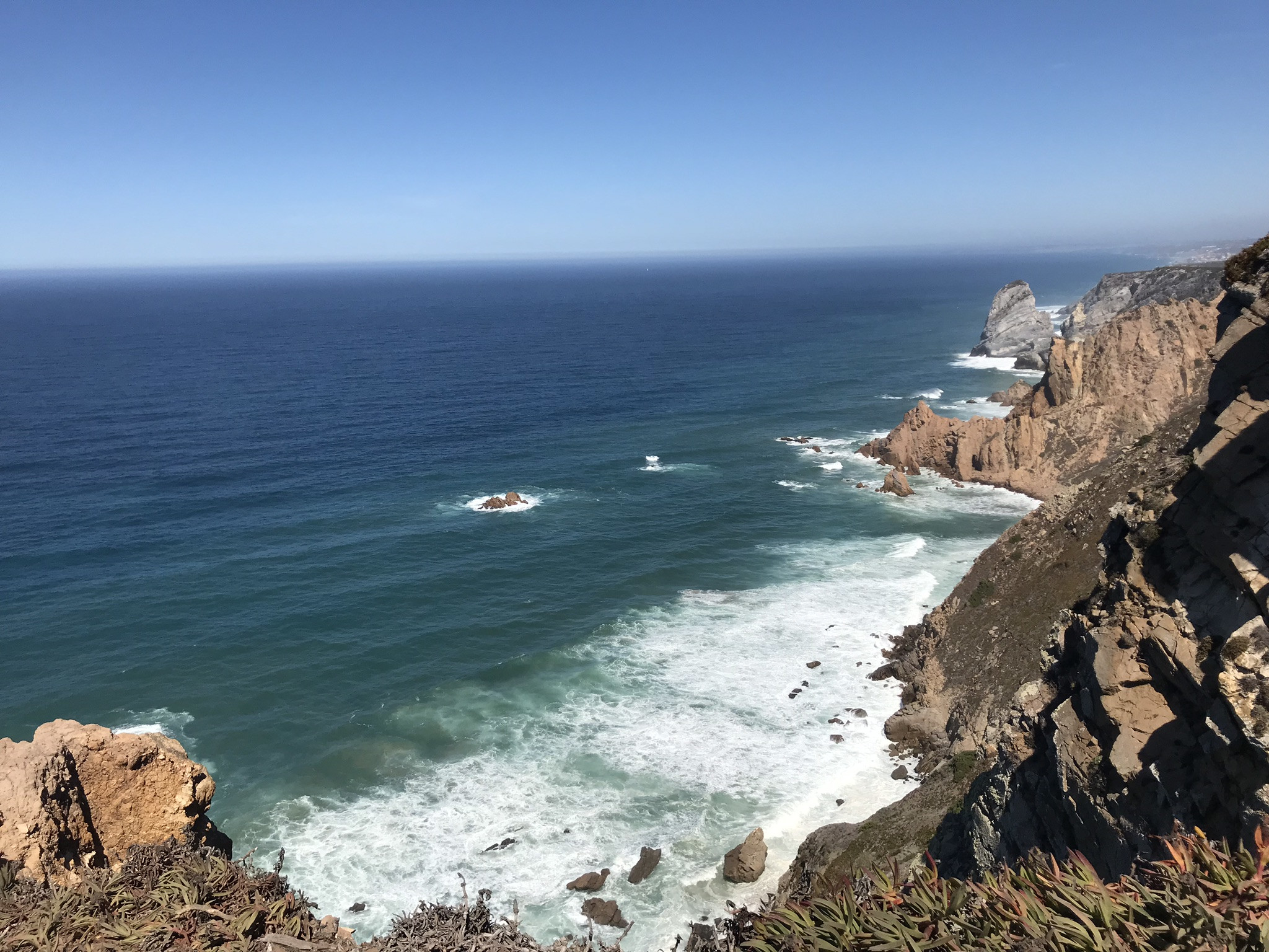 Вид со смотровой площадки мыса Рока (Cabo da Roca), Португалия – фотографии Португалии