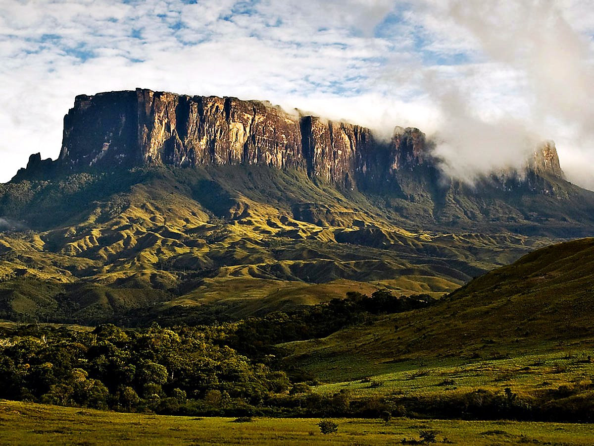 Гора Рорайма (Tepuy Roraima) в джунглях Амазонки, Боливар, Венесуэла – фотографии Венесуэлы