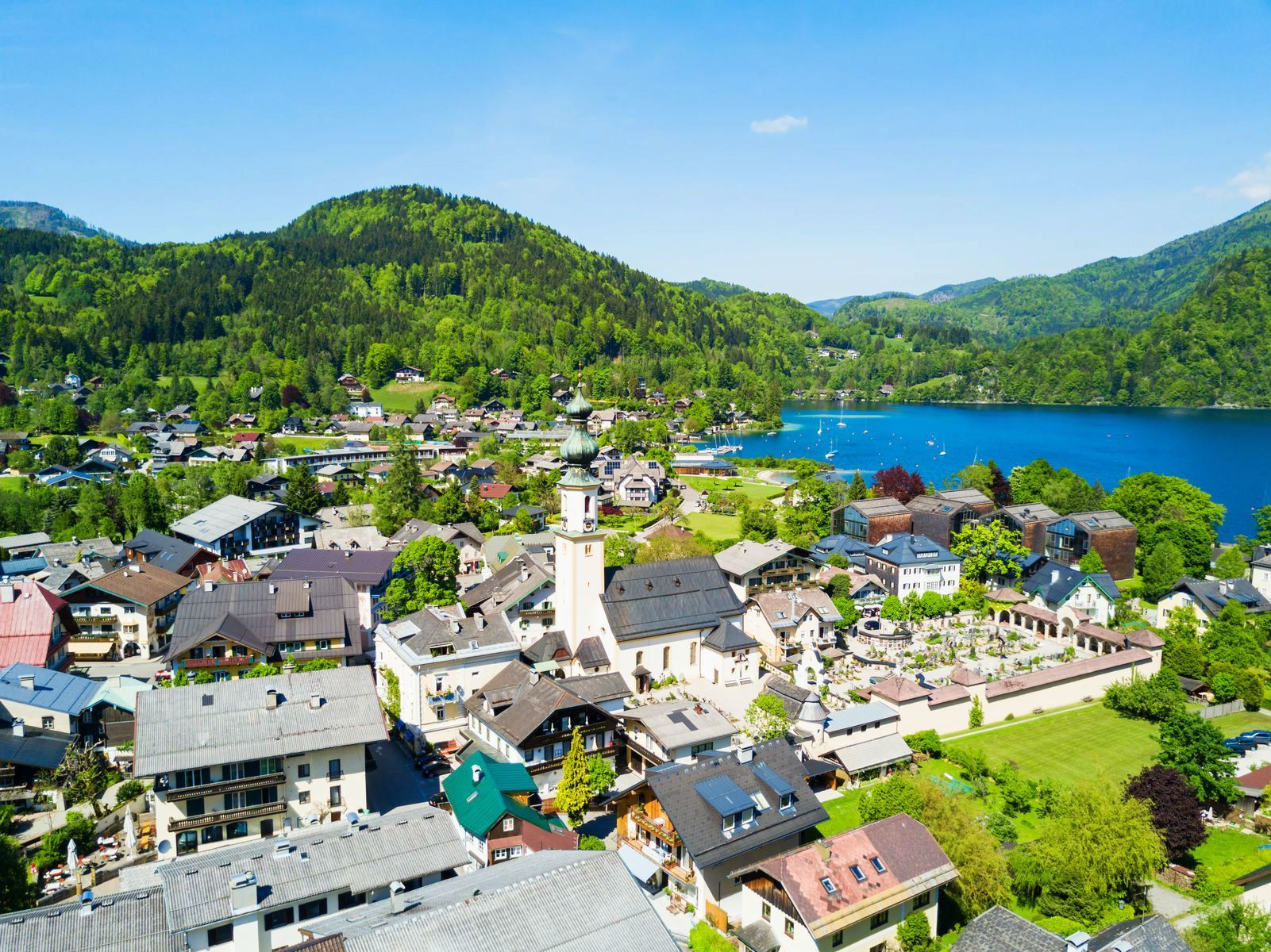 Санкт-Вольфганг на берегу озера Вольфгангзее. Австрия – фотографии Австрии