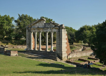 Руины античного театра в Аполлонии. Албания – фотографии Албании