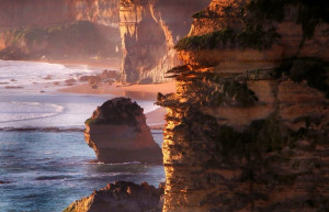 Известняку, который формирует скалы в Нац парке Порт Кэмпбелл Австралии, уже более 26 миллионов лет – фотографии Австралии