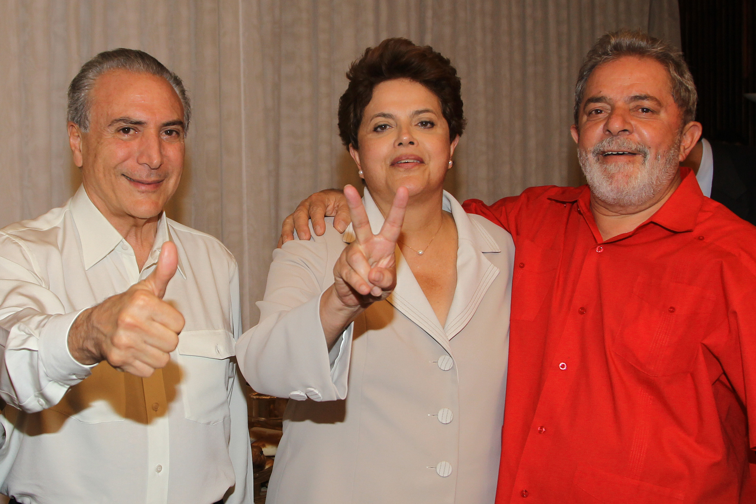 Нынешний и прежний президенты Бразилии – фотографии Бразилии