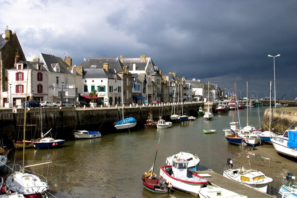 Набережная в Ле-Круазик, Франция – фотографии Франции