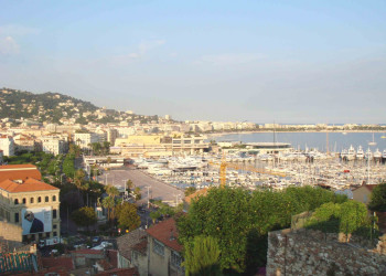 Панорамный вид в Канне, Франция – фотографии Франции