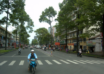 Проезжая часть в Хошимине, ранее известном как Сайгон, Вьетнам – фотографии Вьетнама