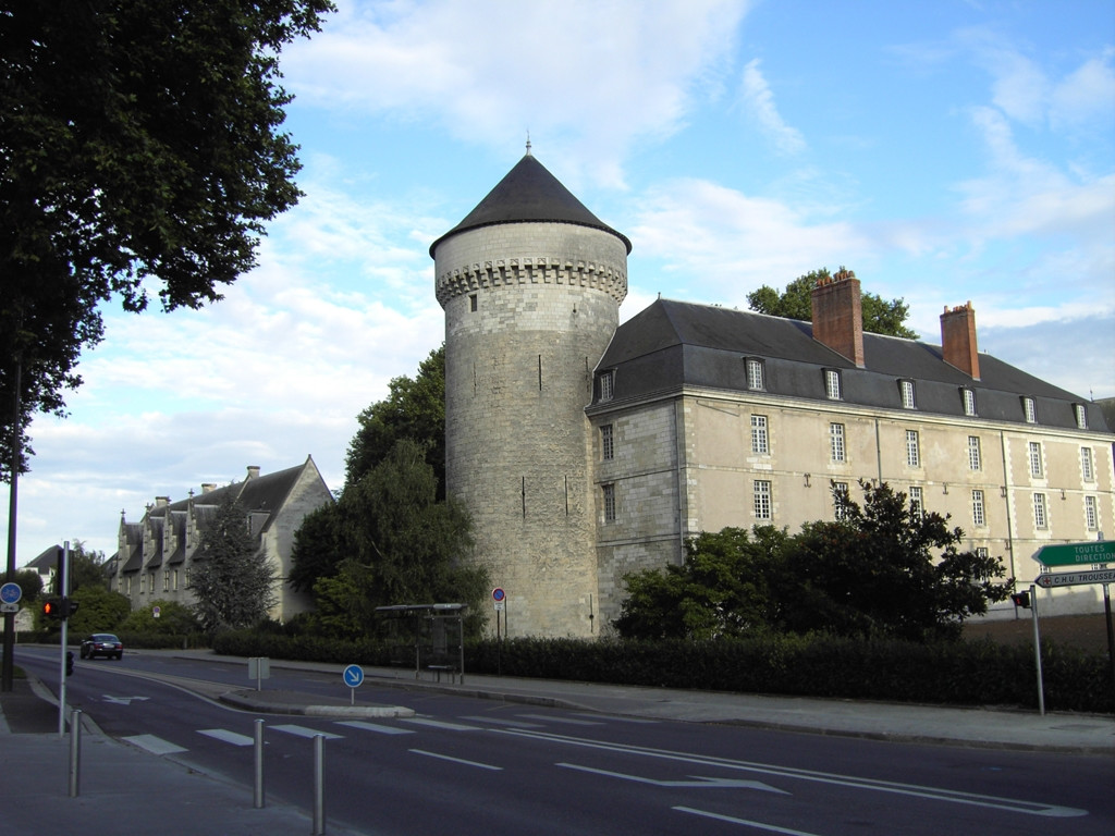 Улица в Туре, Франция – фотографии Франции