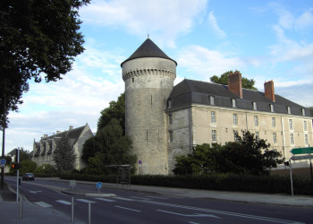 Улица в Туре, Франция – фотографии Франции