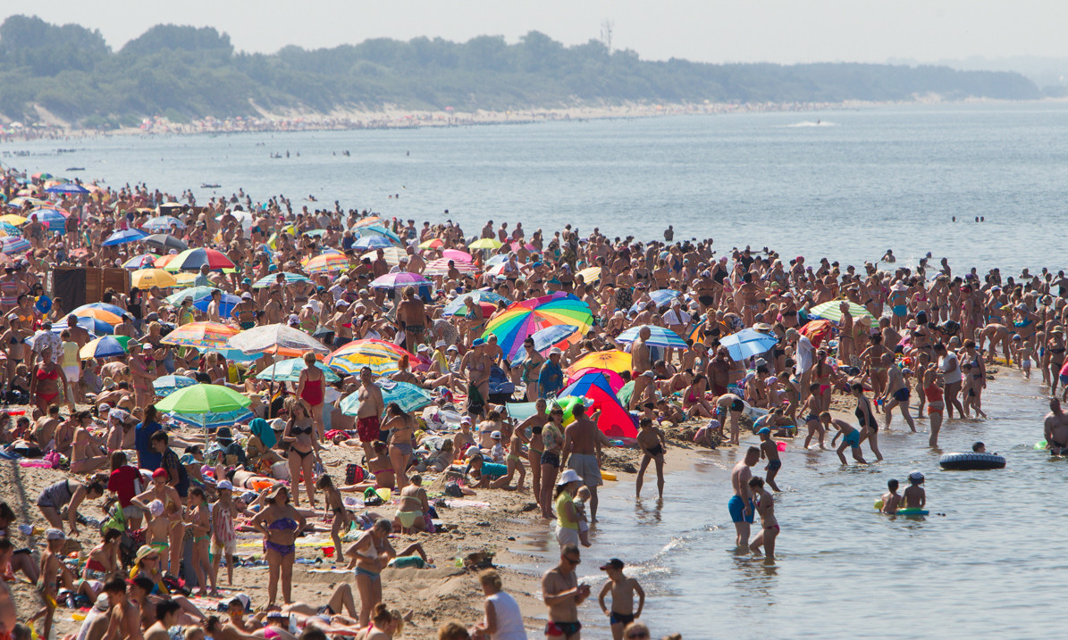 Летний сезон на пляже Зеленоградска – фотографии России