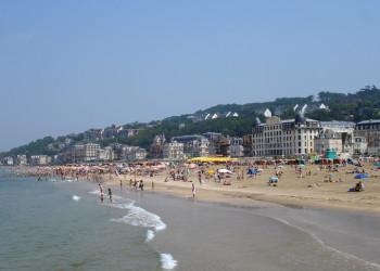 Пляж в Трувиль-Сюр-Мер, Франция. Фото 10 – фотографии Франции