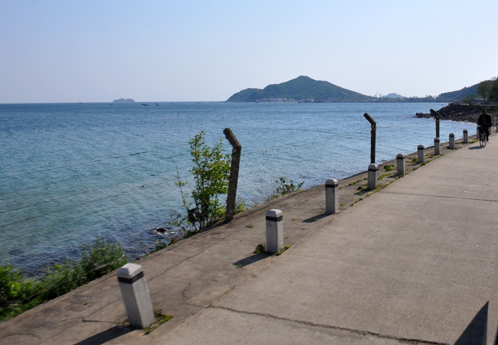 Колючка вдоль побережья Северной Кореи – фотографии Северной Кореи