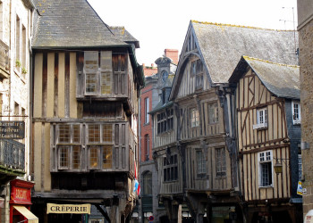Динан (Dinan) — город в Бретани на реке Ранс, Франция. Фото 2 – фотографии Франции