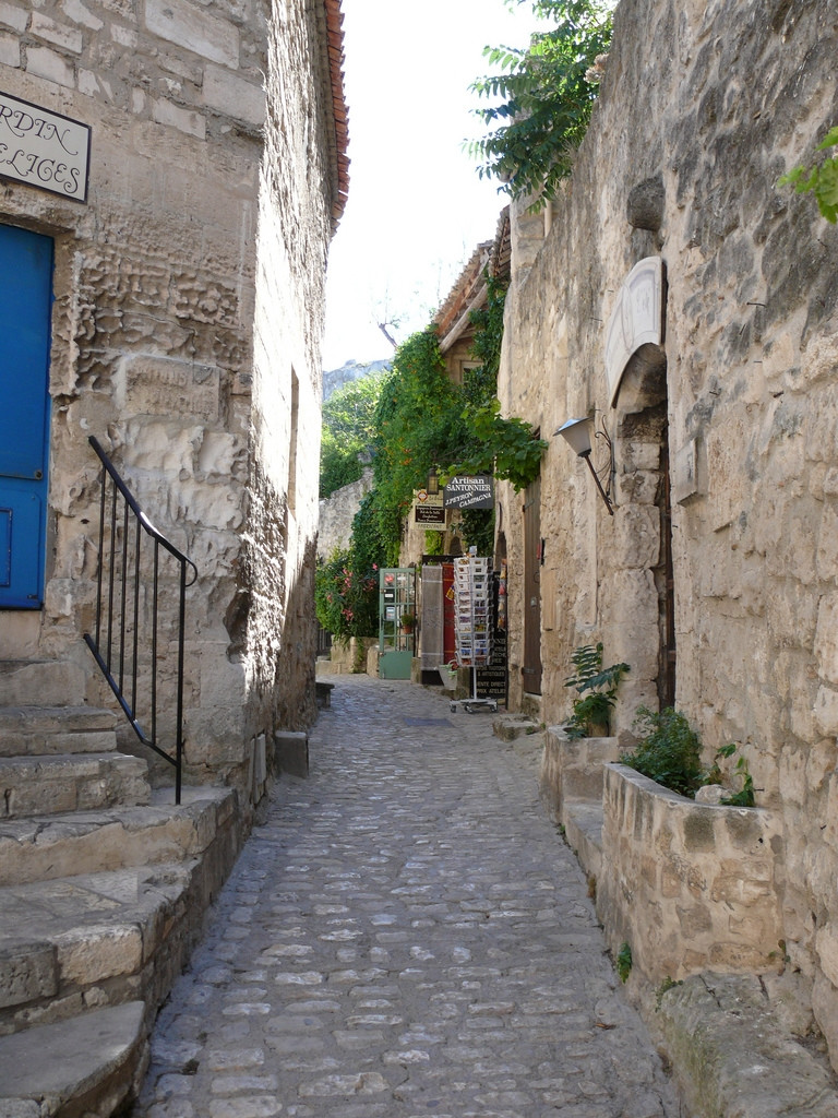 Улица в Ле-Бо-де-Прованс, Франция. Фото 1 – фотографии Франции