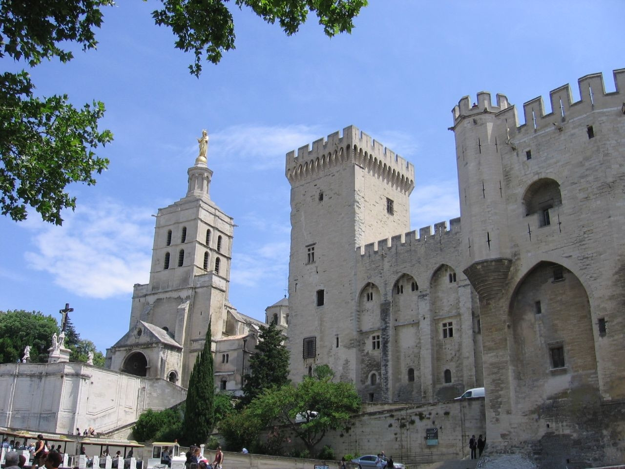 Замок в Авиньоне, Франция – фотографии Франции