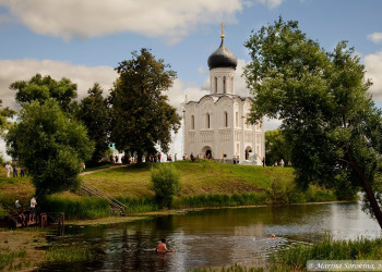 Озеро в Боголюбово, Россия – фотографии России