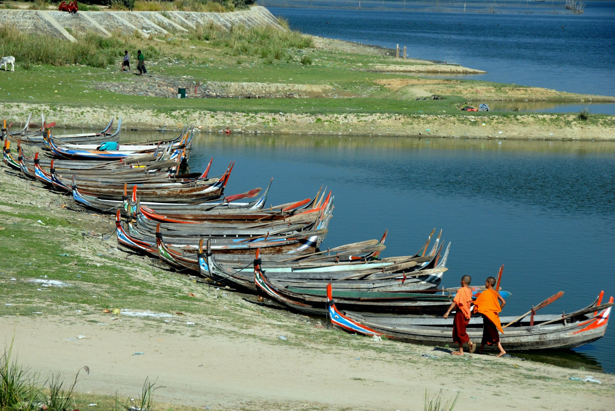 Лодки на берегу – фотографии Мьянмы