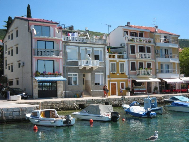 Дома на набережной в Сельце, Хорватия – фотографии Хорватии