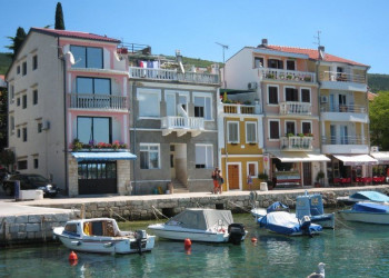 Дома на набережной в Сельце, Хорватия – фотографии Хорватии