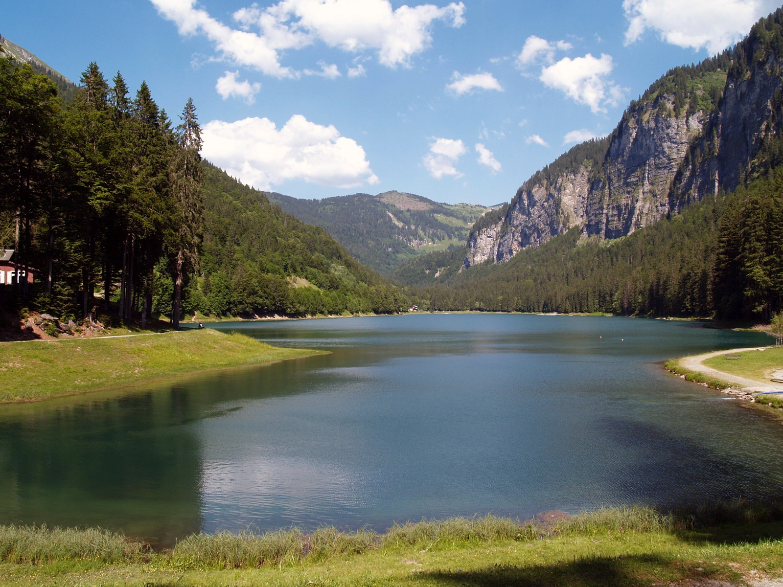 Озеро в Монтрионе, Франция. Фото 8 – фотографии Франции