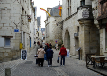 Улица в Шиноне, Франция. Фото 2 – фотографии Франции