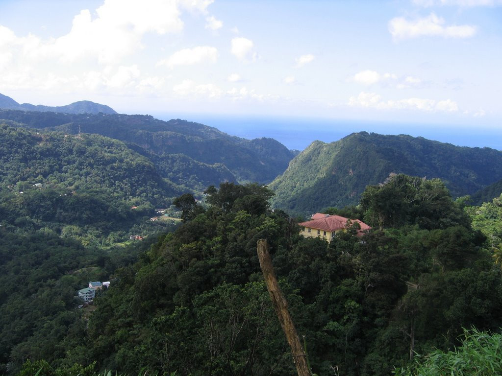 Панорамный вид на ландшафт местности в Гренаде – фотографии Гренады