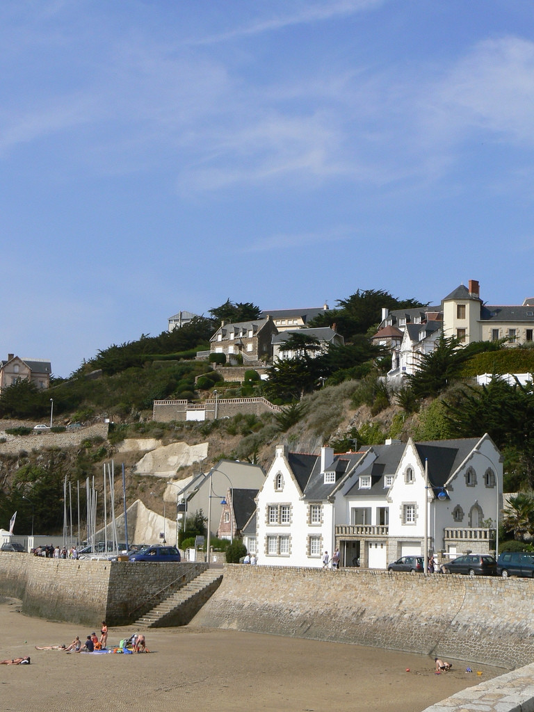 Дома в Пленеф-Валь-Андре, Франция. Фото 1 – фотографии Франции