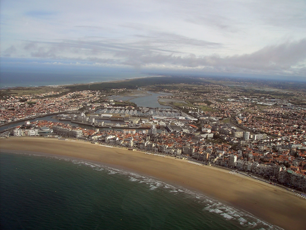 Панорамный вид в Ле-Сабль-д Олон, Франция – фотографии Франции