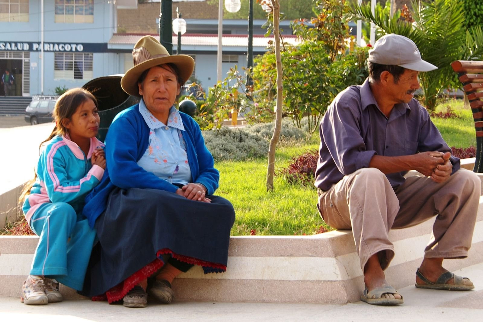 Люди в сквере, Перу – фотографии Перу