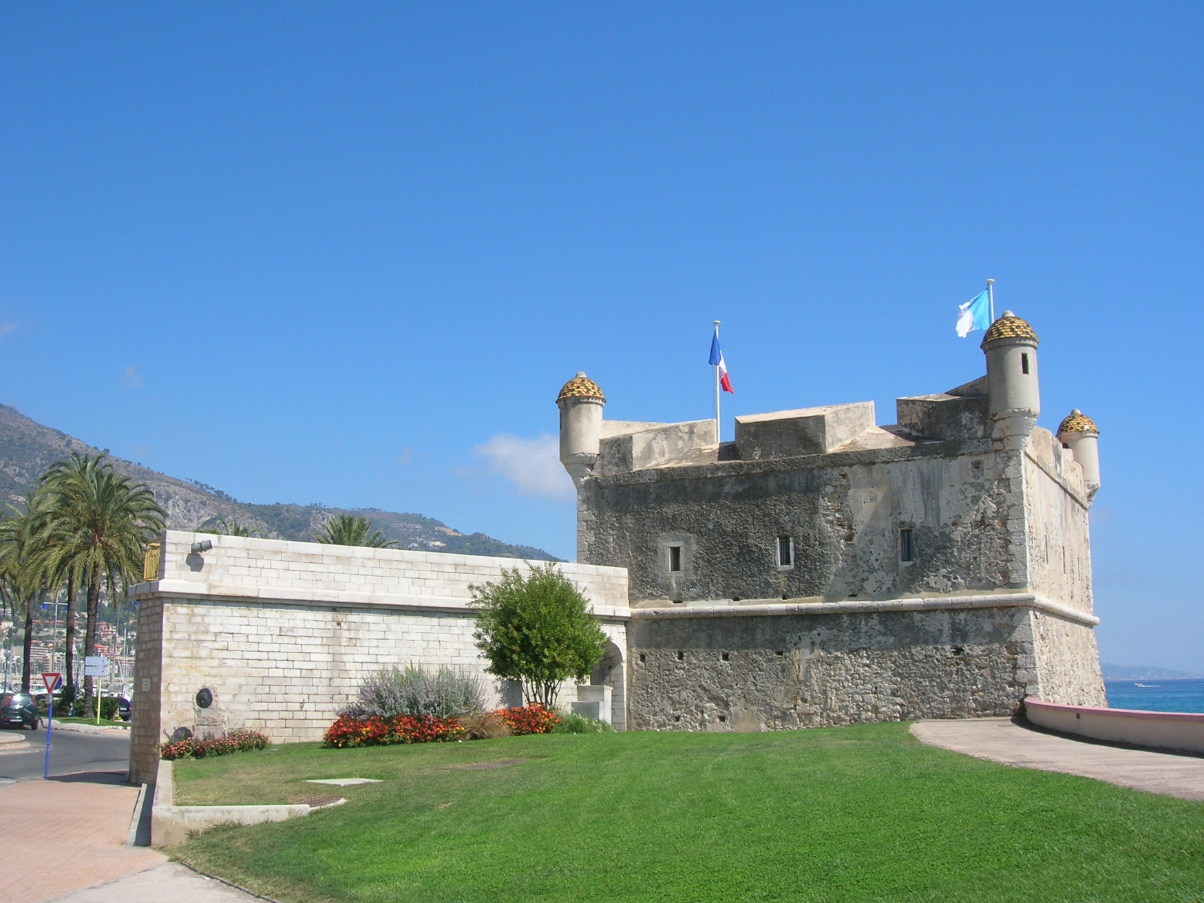Крепость в Ментоне, Франция – фотографии Франции