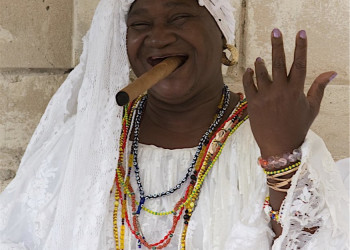 Женщина в Гаване, Куба – фотографии Кубы