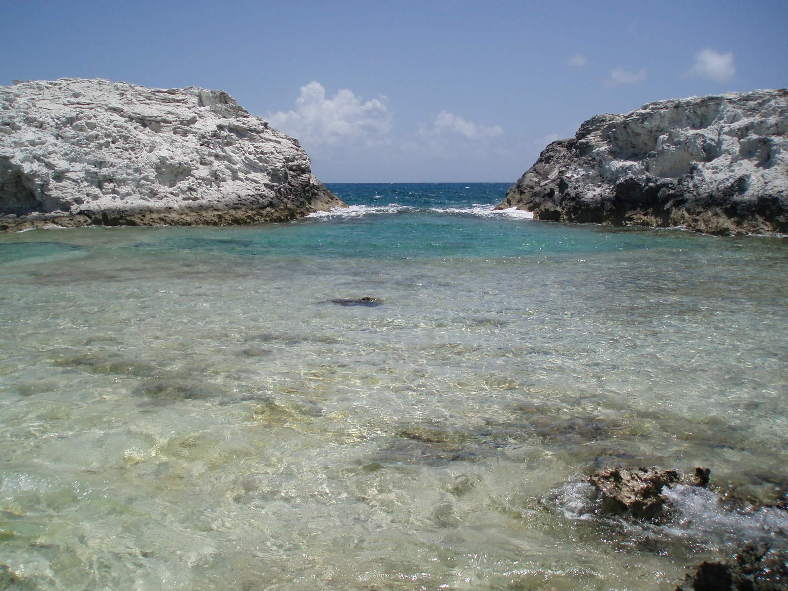 Скалы на острове Эксума, Багамские острова – фотографии Багамских островов