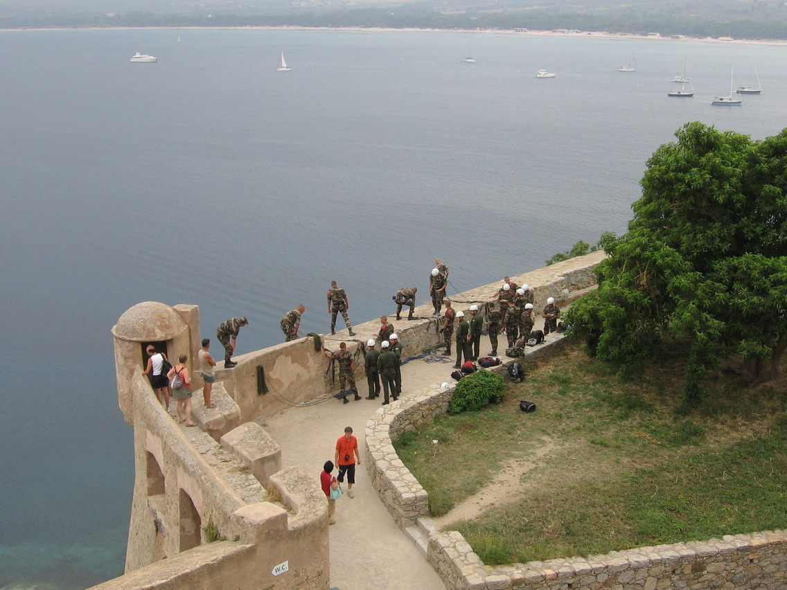 Вид сверху на крепость в Кальви, Франция – фотографии Франции