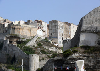 Дома в Бонифачо, Франция. Фото 1 – фотографии Франции