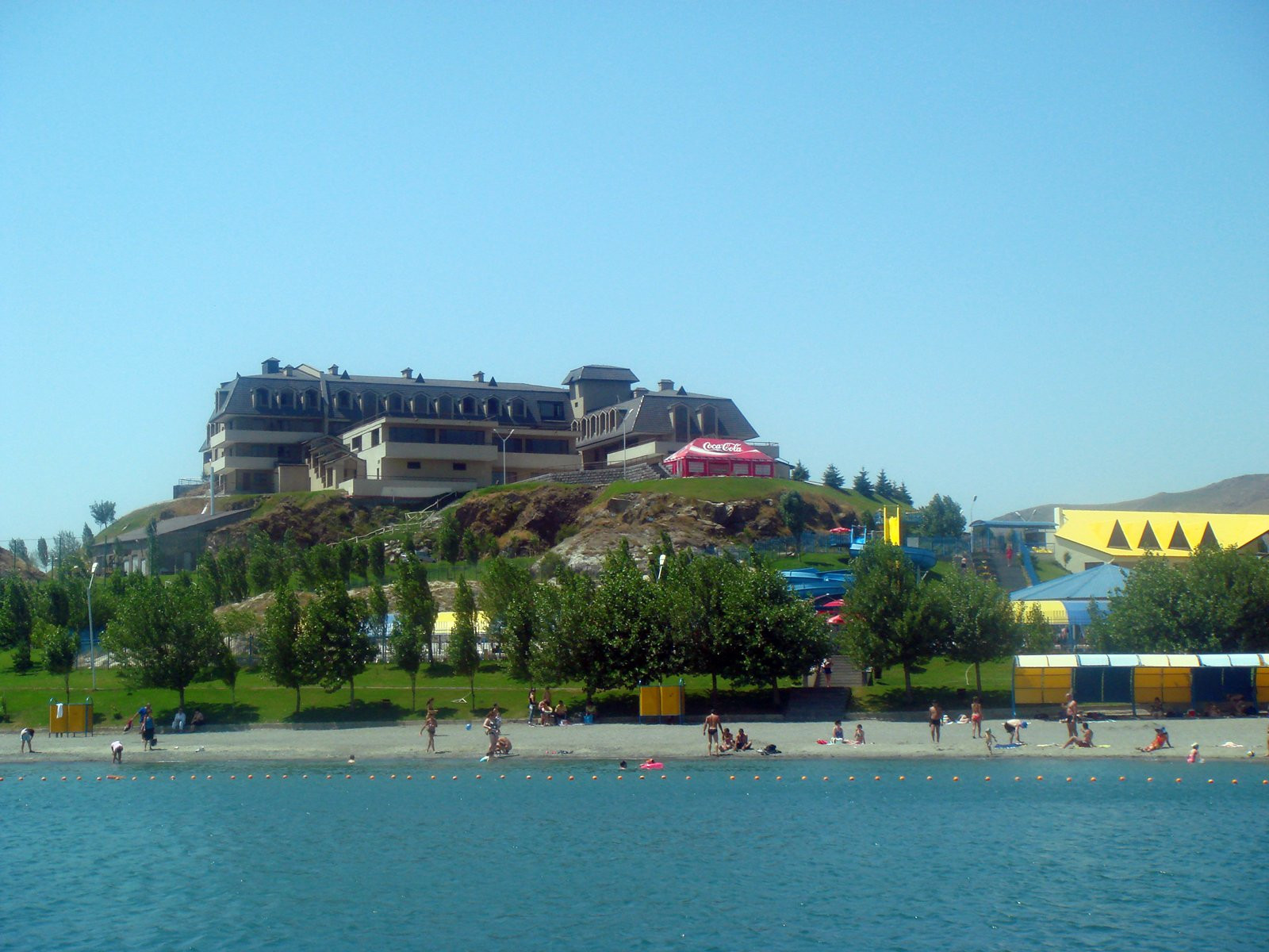 Пляж в Севан, Армения – фотографии Армении