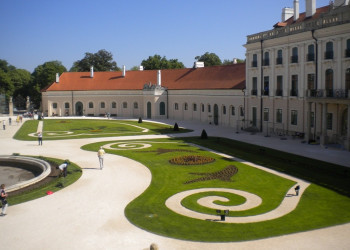 Дворец Эстерхази (Esterházy-kastély) – фотографии Венгрии