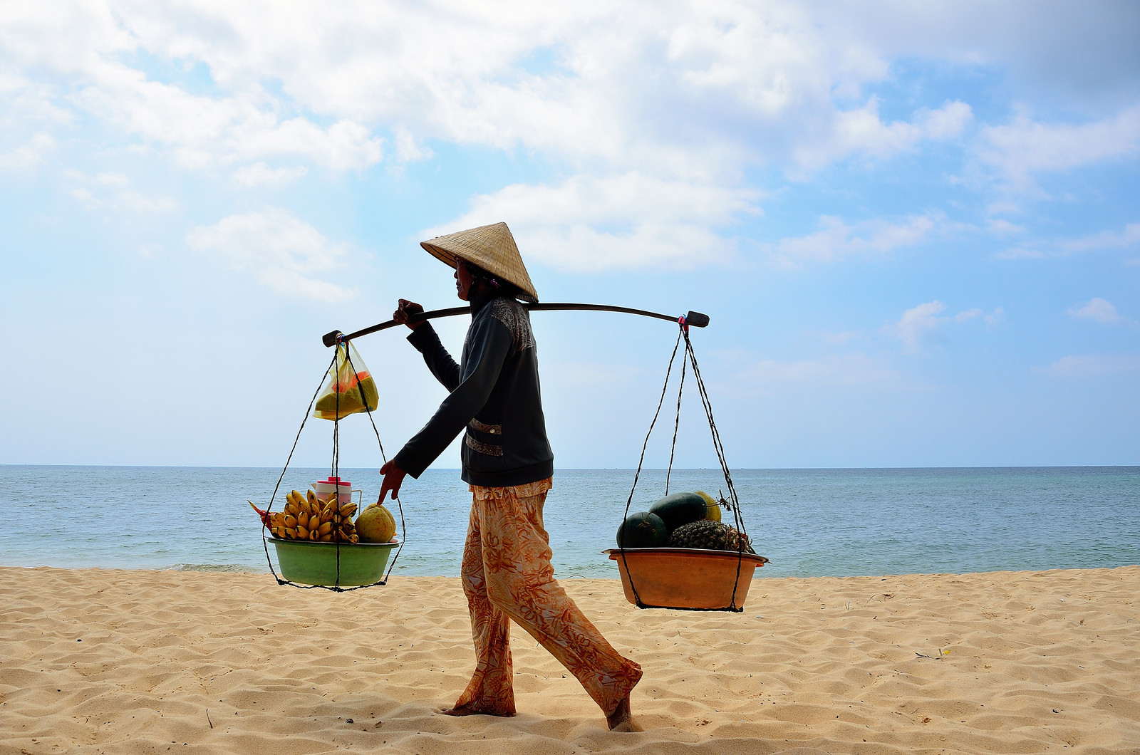 Местные пляжные торгашки – фотографии Вьетнама