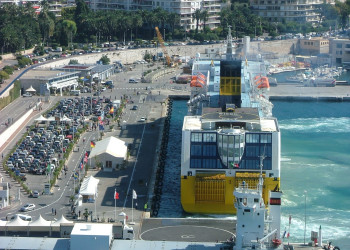 Корабль в Ницце, Франция – фотографии Франции