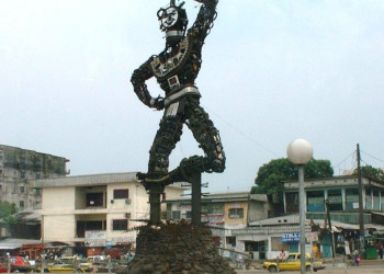 Statue_de_la_nouvelle_liberte_Douala – фотографии Камеруна