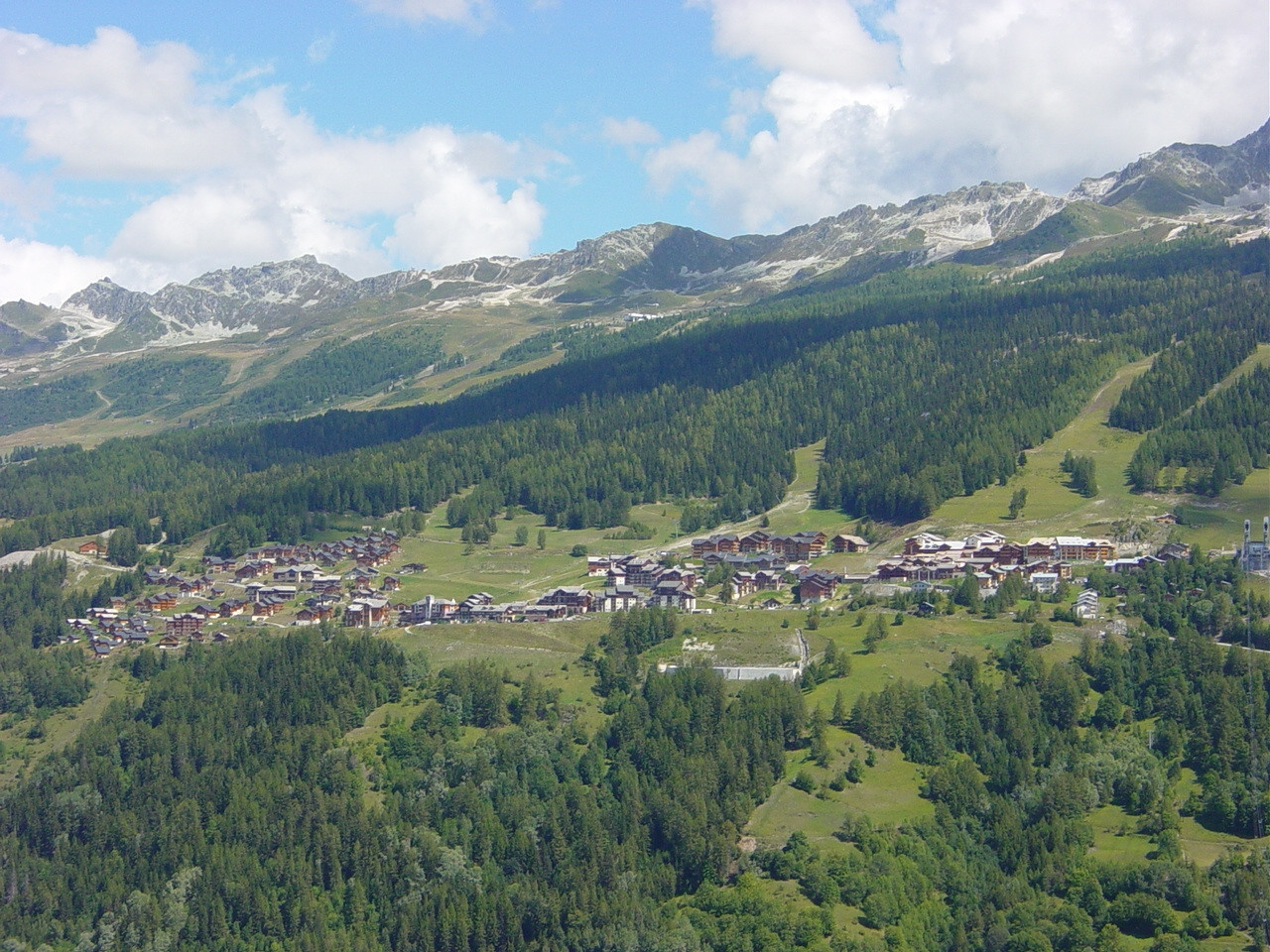 Деревня в Пейзе-Валландри, Франция. Фото 2 – фотографии Франции