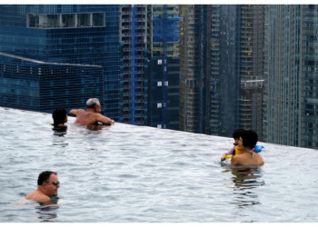 Бассейн в отеле Марина-Бэй-Сэндс – фотографии Сингапура