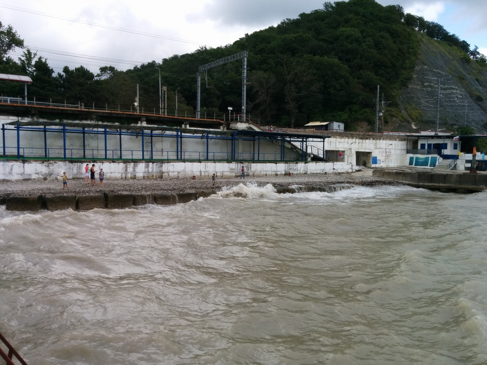 Посёлок Южный в 5 км от Туапсе. Штормовая погода. Фото 1 – фотографии России