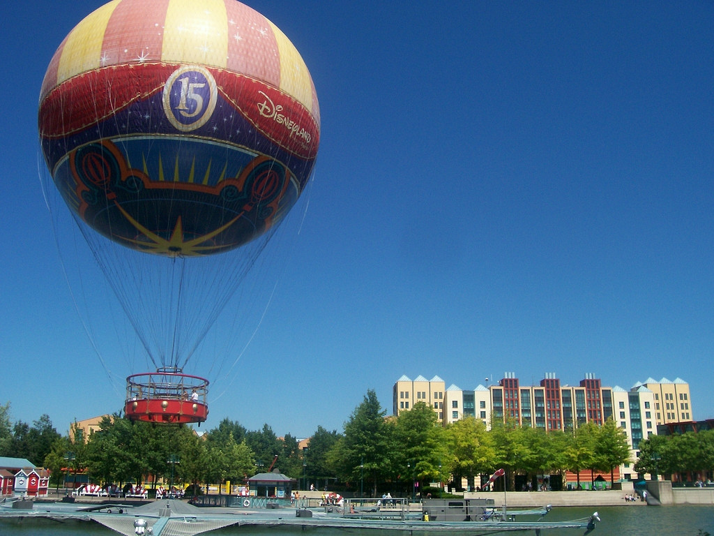 Полет на воздушном шаре Диснейленде, Франция – фотографии Франции