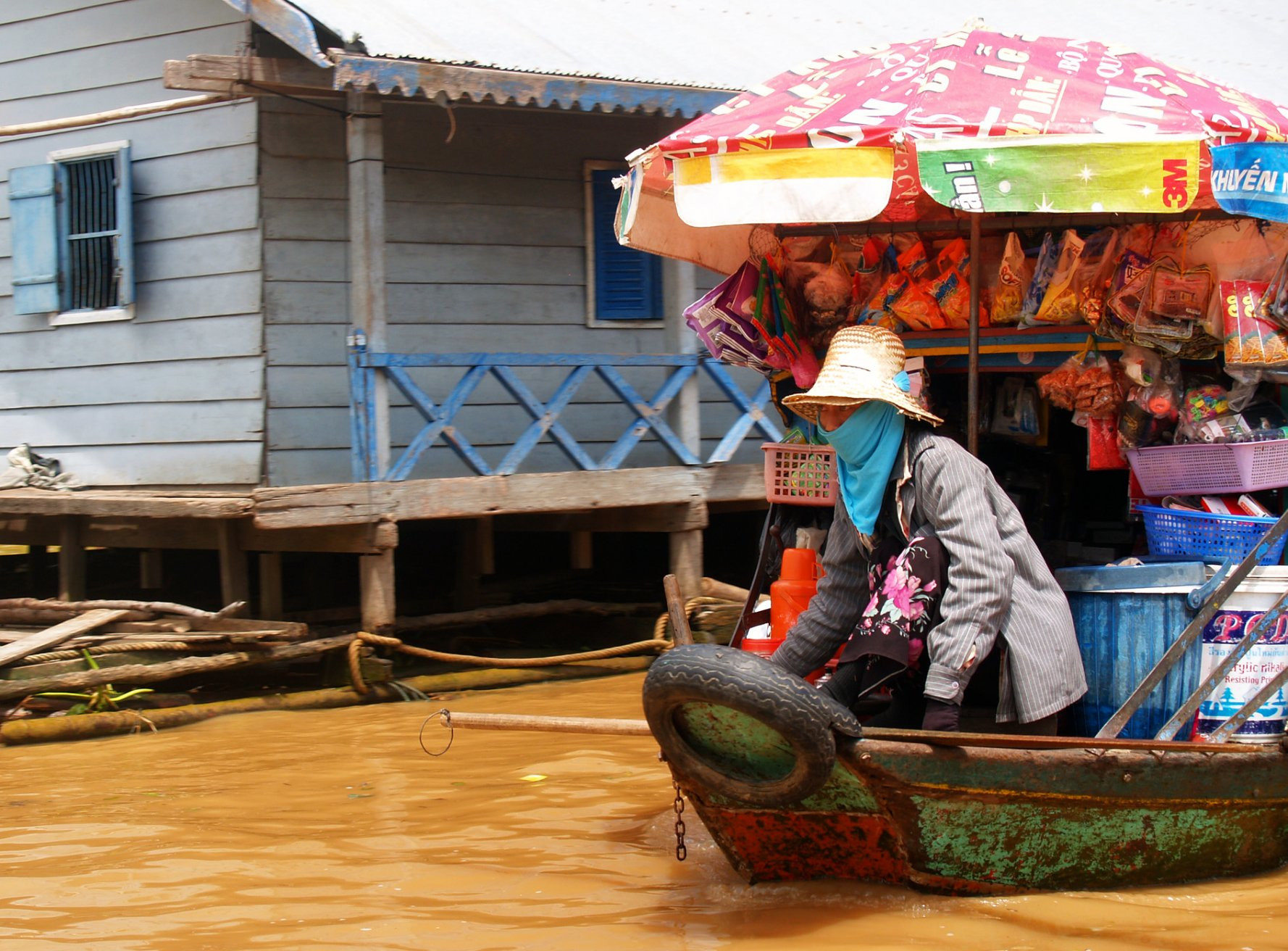 Люди на озере Топлесап, Камбоджа – фотографии Камбоджи