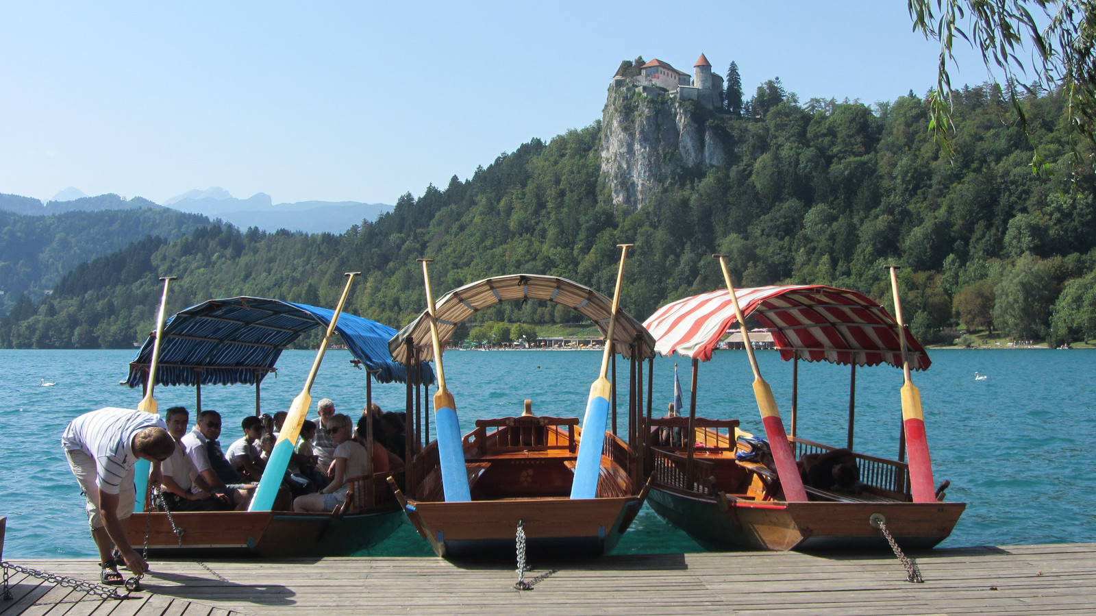 Традиционные словенские лодки на Бледском озере – фотографии Словении