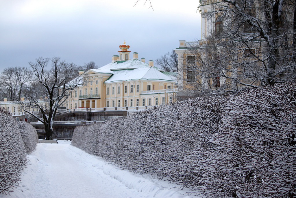 Дворцово-парковый ансамбль Ораниенбаум зимой – фотографии России
