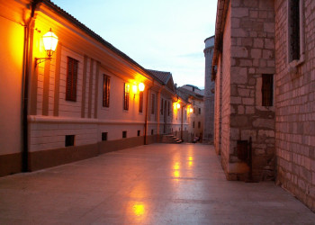 Улица в Крк, Хорватия. Фото 1 – фотографии Хорватии