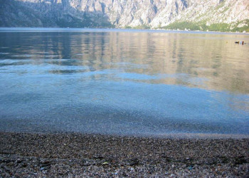 Пляж в Которском заливе, Черногория. Фото 6 – фотографии Черногории