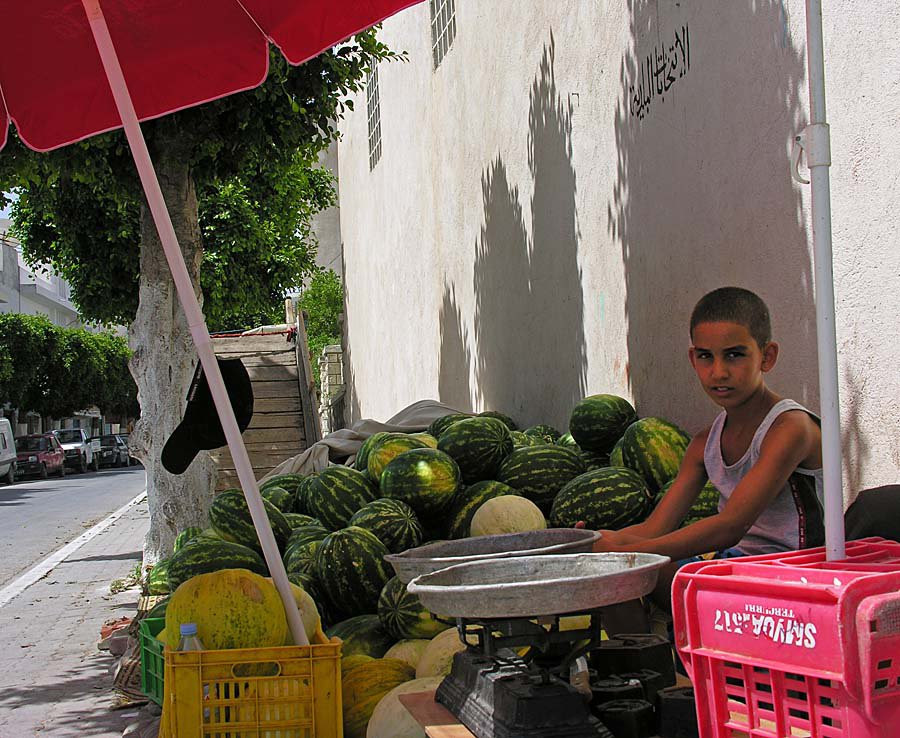Продавец арбузов в Тунисе. Фото 1 – фотографии Туниса